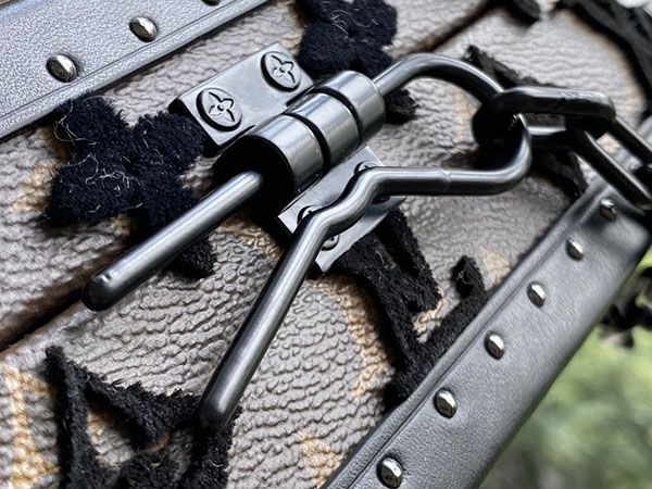 日本未入荷 ルイヴィトン ソフトトランク コピー クラッチ ボックス モノグラム ショルダーバッグ M20233