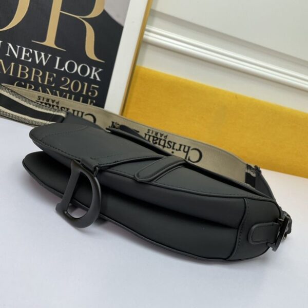 目を惹くカラーディオール ラテカラー サドルバッグ偽物 ウルトラマットカーフスキン M0446SLLO_M989