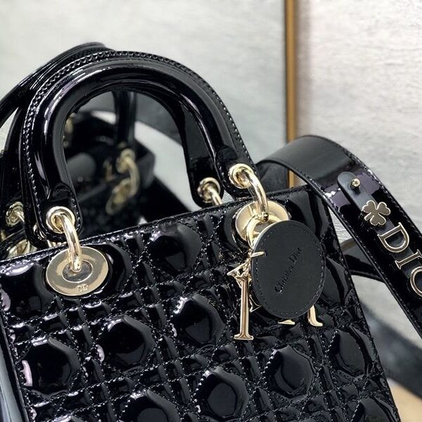 レディ ディオール スモールハンドバッグコピー カーフスキン ショルダー M0531OWCB_M900