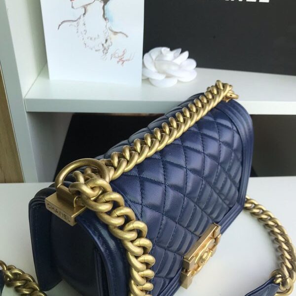 【奇跡の再入荷！即発送】シャネル 偽物マトラッセ ボーイ シャネル ショルダーバッグ shw35268