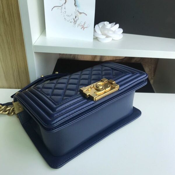 【奇跡の再入荷！即発送】シャネル 偽物マトラッセ ボーイ シャネル ショルダーバッグ shw35268