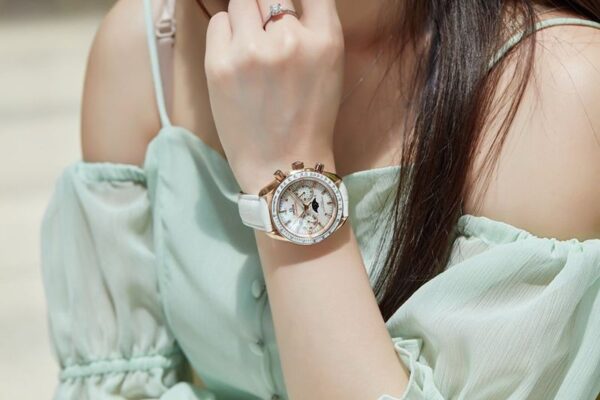 オメガ スピードマスター 偽物 ムーンフェイズ コーアクシャル マスタークロノメーター 38mm 304.23.44.52.06.001