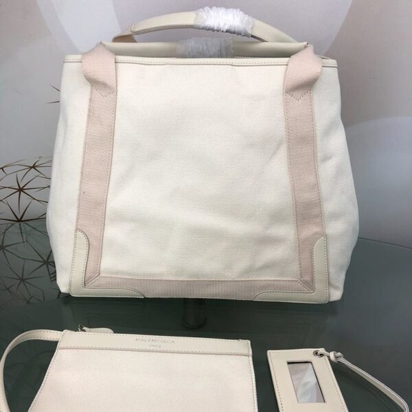 超希少！バレンシアガ ネイビーカバ 偽物 M マザーズバッグにも ベージュ 3399332HH3N2762