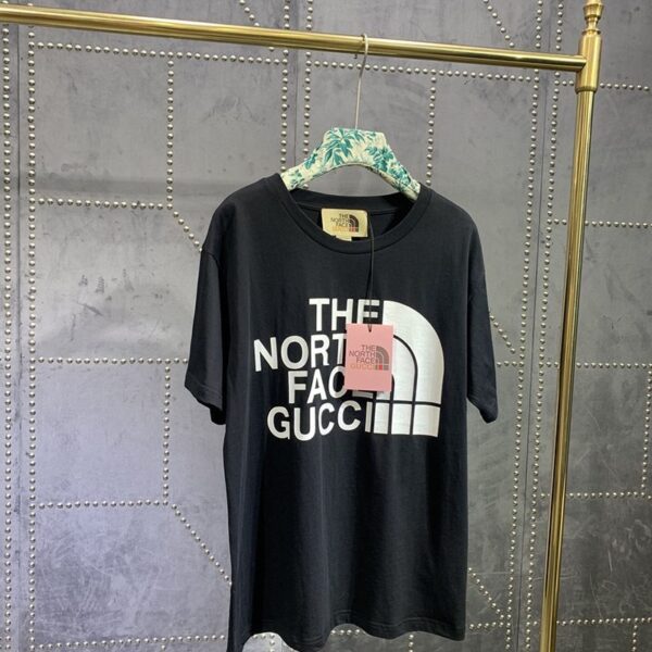 秋冬新作 グッチ×ノースフェイス 偽物 コラボ★スペシャルロゴTシャツ Noa63076