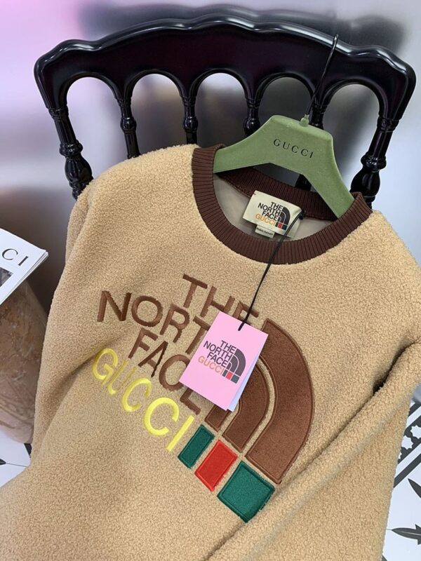 希少色 グッチ x ノースフェイス コピー★ロゴフェイクファースエット プルオーバー Noa83633