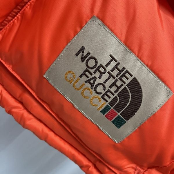 日本未入荷 2021 グッチ ノースフェイス ナイロンジャケット偽物 レッド Nod32090