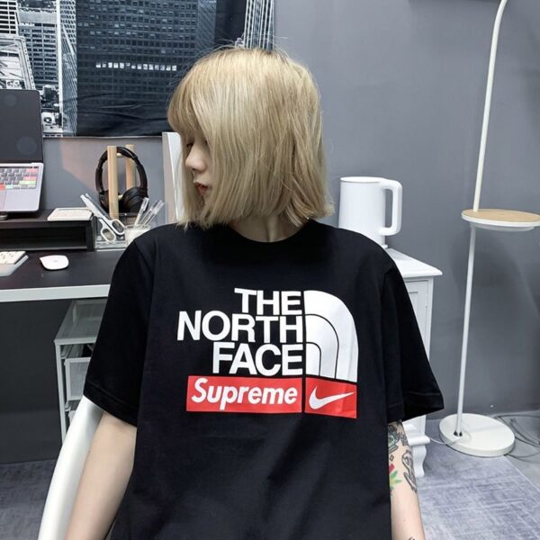 入手困難 シュプリーム xノースフェイス x ナイキ コラボ★スペシャルロゴTシャツ Nom85360