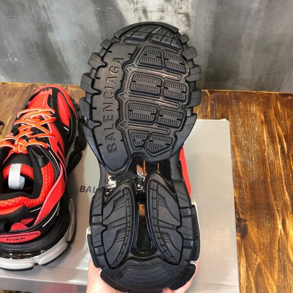 日本未入荷 バレンシアガ スニーカー 偽物 メンズTrack.2トレーナースニーカー baz11373