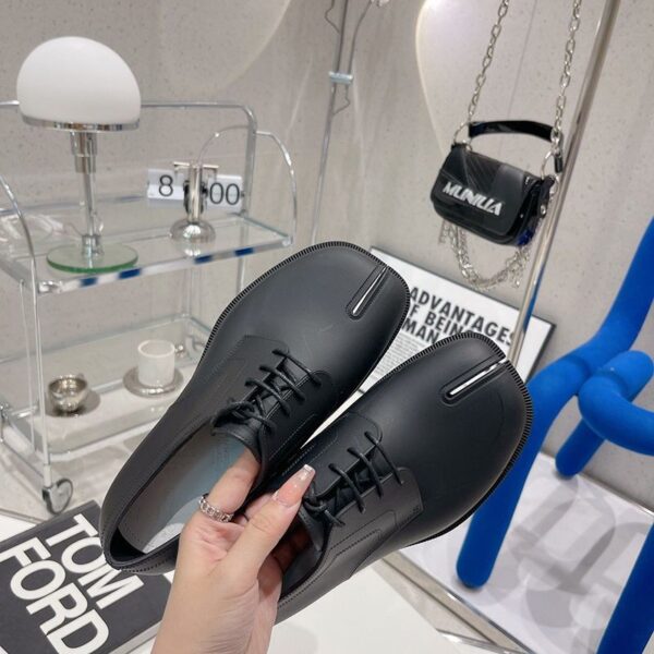 秋冬新作メゾン マルジェラ スーパーコピー タビ カーフレザー レースアップシューズ ブラック ヒール高3.5cm Mac78172