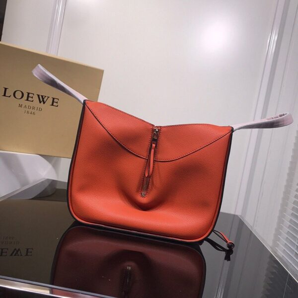 21新作 ロエベ ハンモック コピー クラシックレザースモール ハンドバッグ loa80048
