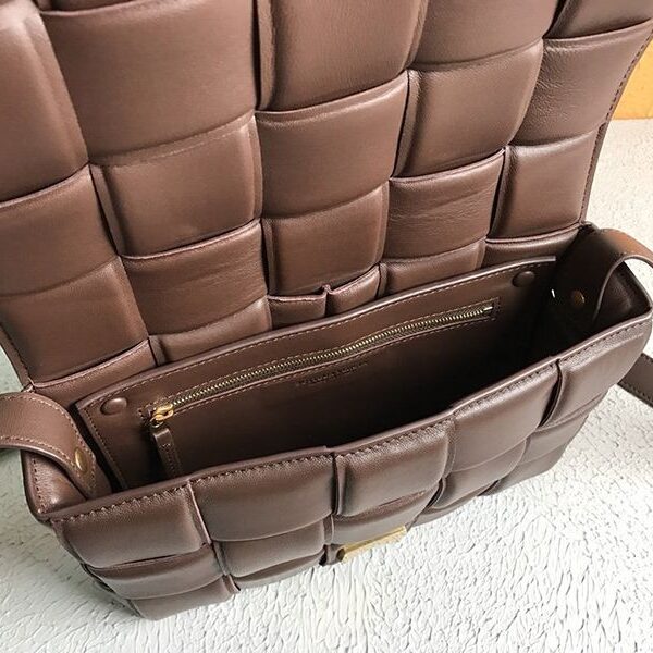 欲しい♡超限定♪ボッテガヴェネタ パデットカセット 偽物 ショルダーバッグ グレープ 591970VCQR15010