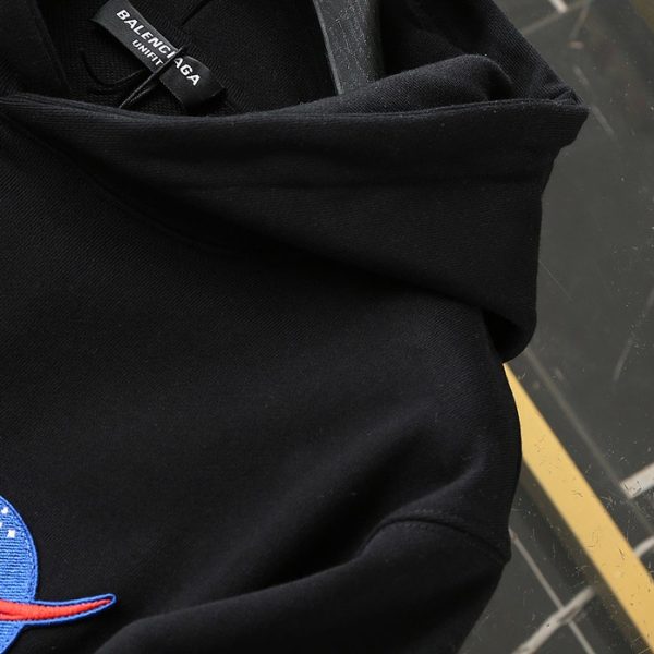 稀少バレンシアガ パーカー 偽物 SPACE BOXY ミディアムフリース フーディ 651799TKVD9040