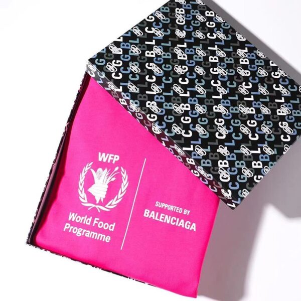 バレンシアガ コピー WFP フーディ ピンク パーカー bak63653