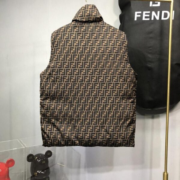 ☆超人気☆フェンディ ダウンベストスーパーコピー ☆両面着用可能☆ feh38445