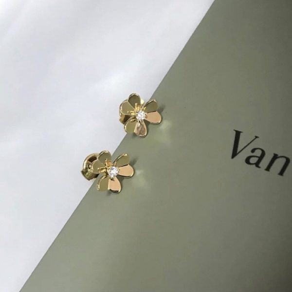 大人気!!新色 【ヴァンクリーフ&アーペル 偽物】ラージフリヴォル ダイヤイヤリング/ピアス vag80428