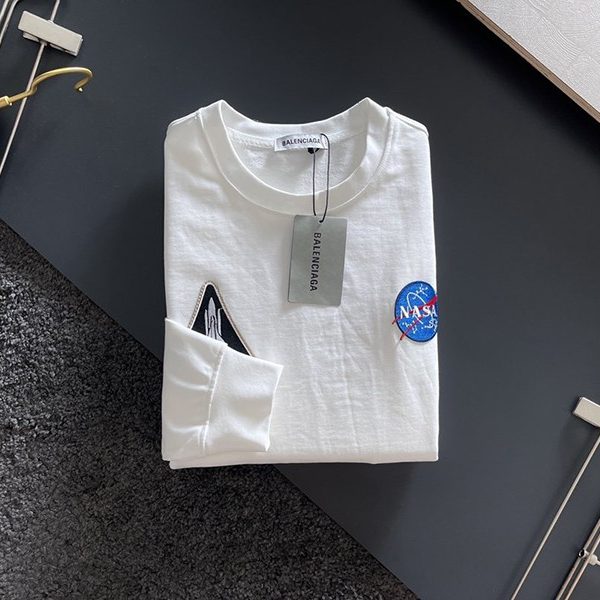 欲しい♡超限定♪バレンシアガ トレーナー 偽物 レギュラー クルーネック スペース NASA baf31586