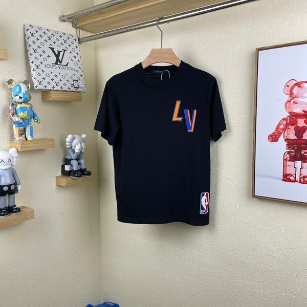 ★日本!!人気！ルイヴィトン NBA Tシャツ 偽物★フロントアンドバックレタープリントT 1A8X8R 1A8X8R