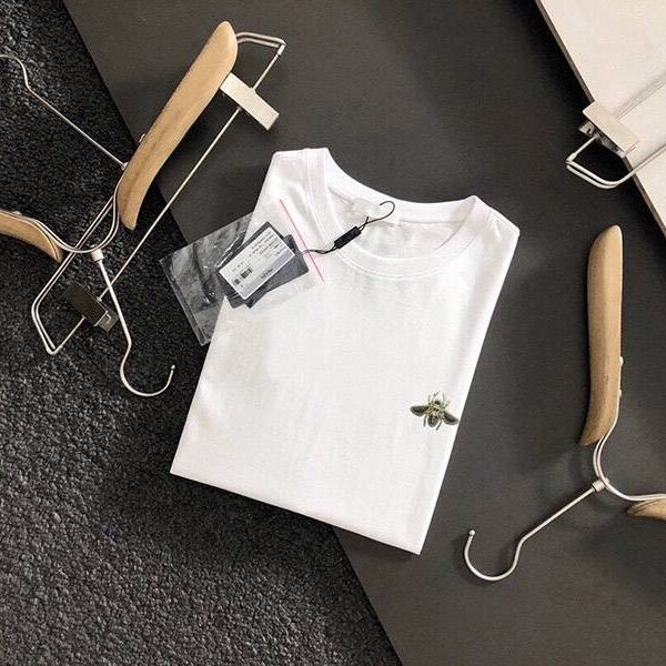 ディオール × Kaws ビー ワンポイント Tシャツ偽物 ブラック 蜂 2色 det60758