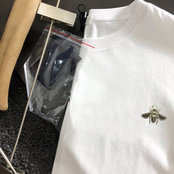 ディオール × Kaws ビー ワンポイント Tシャツ偽物 ブラック 蜂 2色 det60758