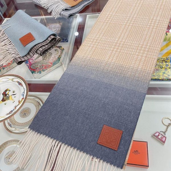 春もの新作ロエベ 勾配 チェック スカーフ スーパーコピー (カシミヤ) lor62732