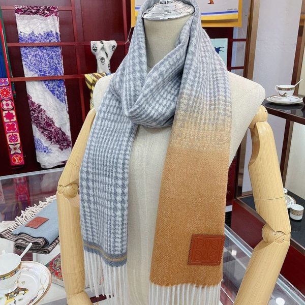大人気!!新色ロエベ コピー 勾配 チェック スカーフ (カシミヤ) loi37284