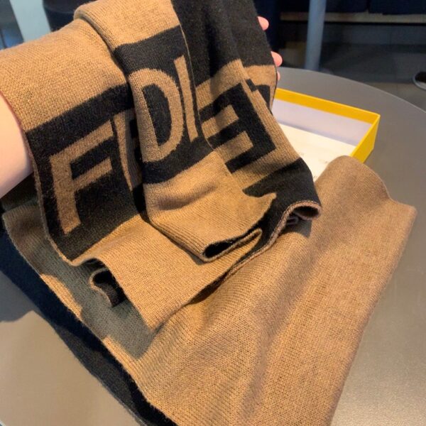 稀少フェンディ マフラー 偽物 スカーフ ウール インターシャ タッセル fei09369