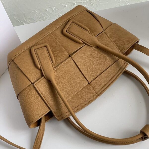 日本未入荷ボッテガヴェネタ コピー ザアルコ トップハンドルミニバッグ bob52947