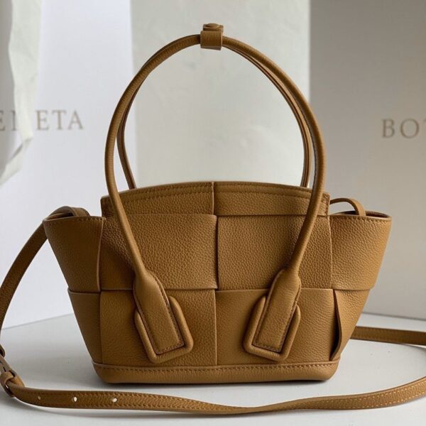 日本未入荷ボッテガヴェネタ コピー ザアルコ トップハンドルミニバッグ bob52947