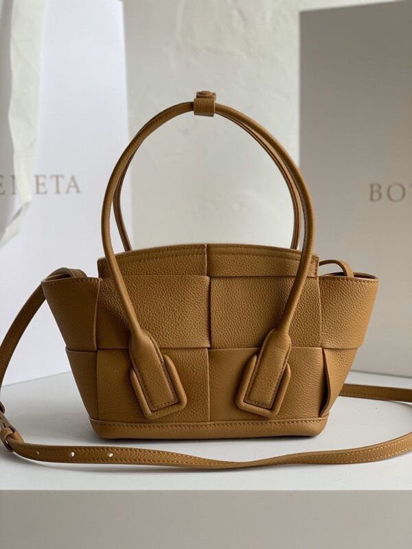 日本未入荷ボッテガヴェネタ コピー ザアルコ トップハンドルミニバッグ bob52947