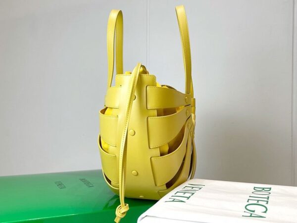 世界中で大人気♪ボッテガヴェネタ シェル コピー ミディアムトートバッグ boi27183
