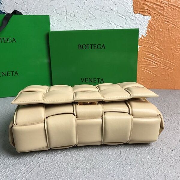 希少色ボッテガヴェネタ パデッド カセット コピー レザー製クロスボディバッグ boa26783
