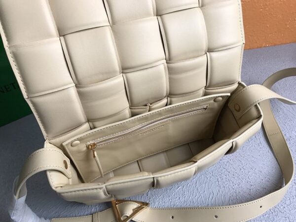 希少色ボッテガヴェネタ パデッド カセット コピー レザー製クロスボディバッグ boa26783