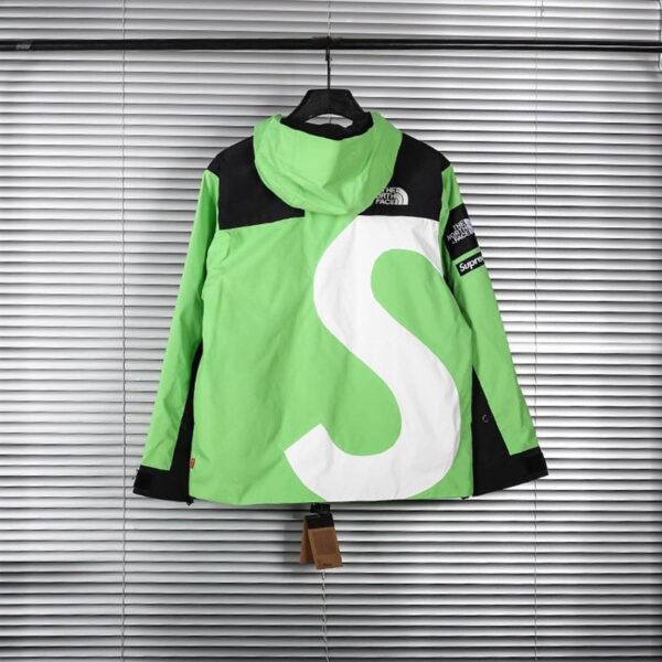 秋冬新作Supreme x ノースフェイス 偽物 コラボ マウンテンジャケット Shy54806