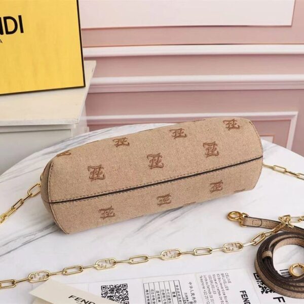 大人気！フェンディ ファースト 偽物 ミディアム ベージュフランネル バッグ 刺繍 8BP127AHNGF0J2D
