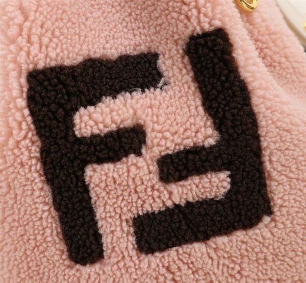最安値挑戦フェンディ モントレゾール もこもこ 偽物 シープスキン ミニバッグ fes31056