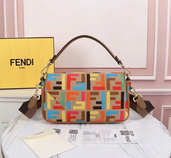 超話題!フェンディ バゲット コピー マルチカラーFFキャンバス バッグ 8BR600AHW7F18H2