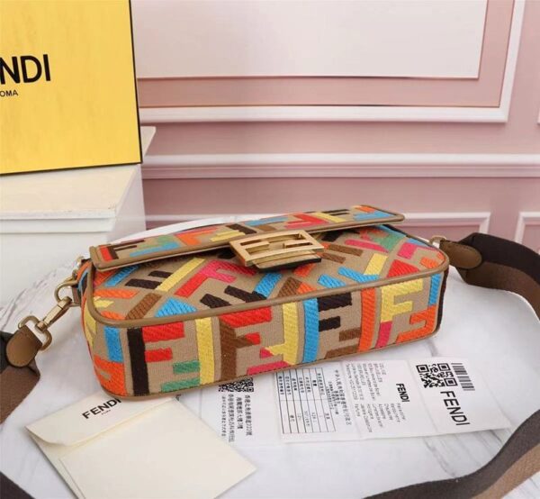 超話題!フェンディ バゲット コピー マルチカラーFFキャンバス バッグ 8BR600AHW7F18H2