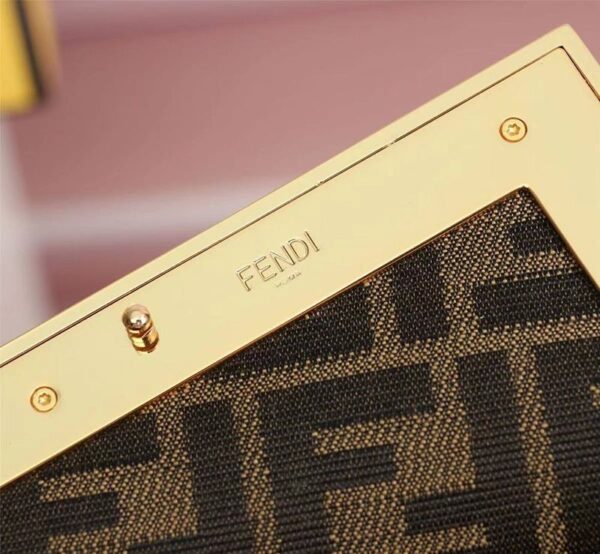 定番フェンディ ファースト 偽物 スモール シープスキンバッグ fei88936