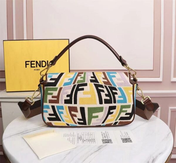 人気急上昇フェンディ 偽物 バゲット マルチカラーFFキャンバス バッグ fee82076