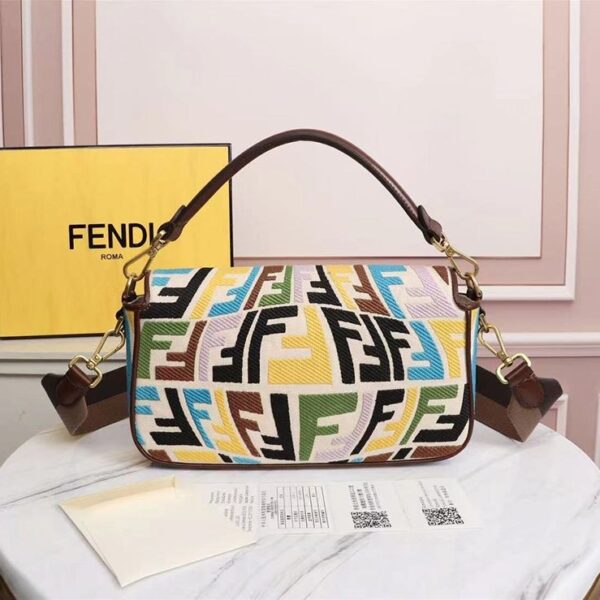 人気急上昇フェンディ 偽物 バゲット マルチカラーFFキャンバス バッグ fee82076