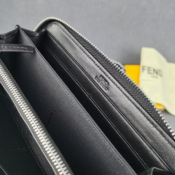 超希少！フェンディ 財布 偽物 ラムレザー カスタマイズ ピーカブー ロゴ カード ジッパーウォレット feh04391
