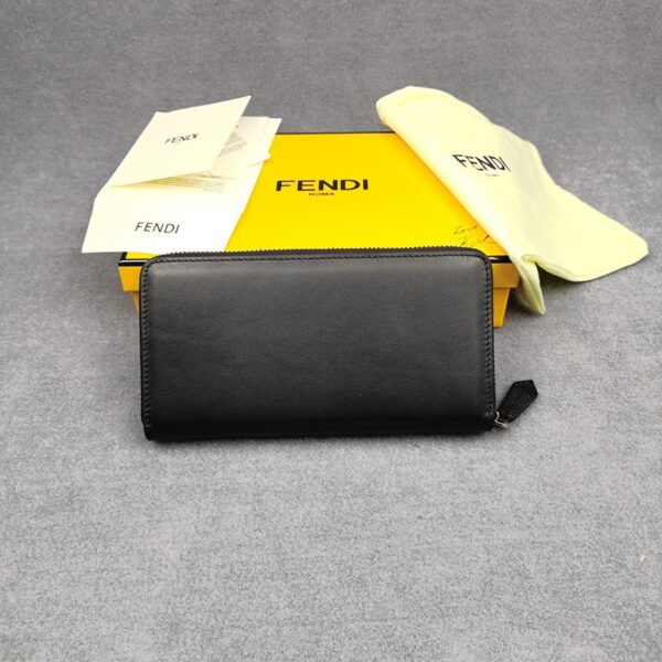 超希少！フェンディ スーパーコピー カスタマイズ ジップアラウンド長財布 革 ブラック 7M0210ADM8F0R2A