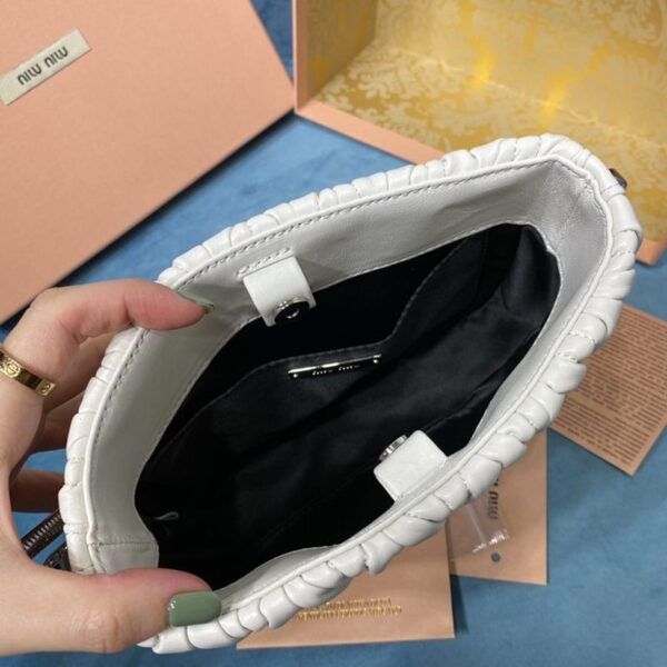 可愛いミュウミュウ 偽物 マテラッセナッパレザー バッグ myl93850