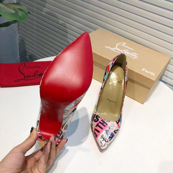 可愛い クリスチャンルブタン 偽物 国内発■Tivoliプリントパンプス Rue55675