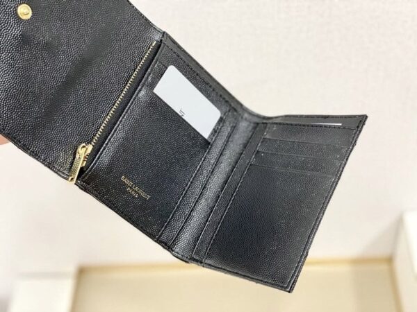 目を惹くカラー サンローラン☆待望の3つ折りミニ財布 偽物 Saw01566