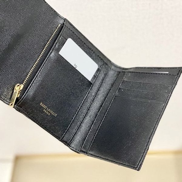 目を惹くカラー サンローラン☆待望の3つ折りミニ財布 偽物 Saw01566