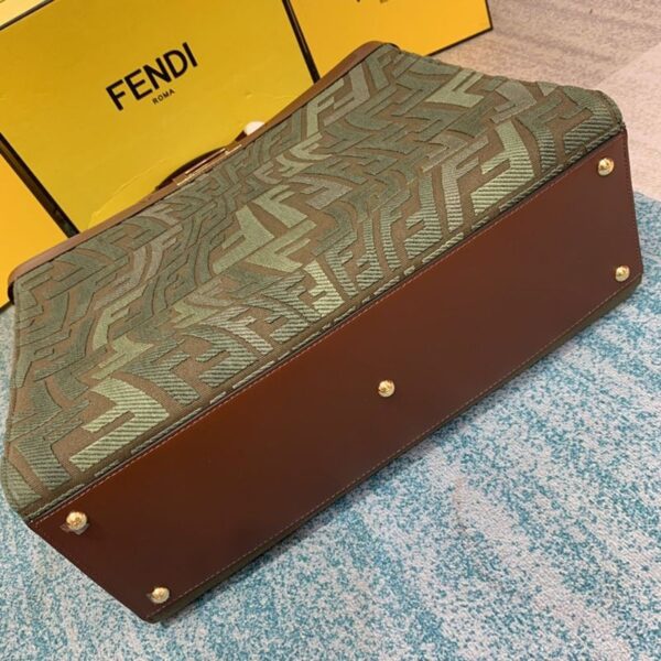 希少色フェンディ ピーカブー エックストート 偽物 FFウール フィッシュアイ バッグ fek61251