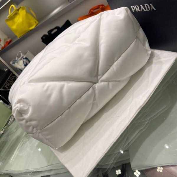 秋冬新作【プラダ】パデッド Re Nylon 偽物トートバッグ リナイロン pug24528