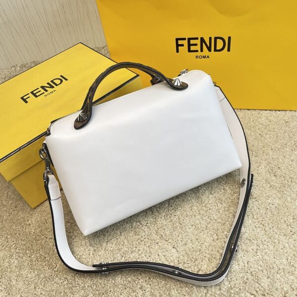 大人気!!新色フェンディ コピー バイ ザ ウェイ ミディアム レザー ボストンバッグ fek65311
