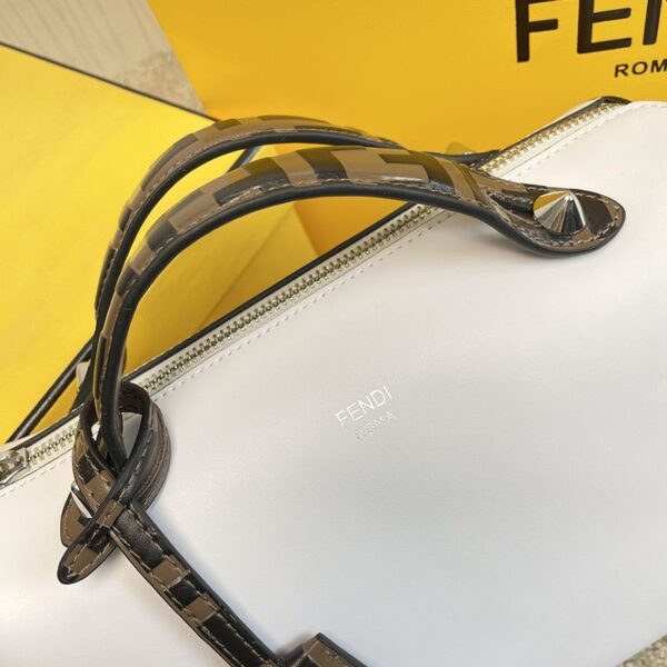 大人気!!新色フェンディ コピー バイ ザ ウェイ ミディアム レザー ボストンバッグ fek65311